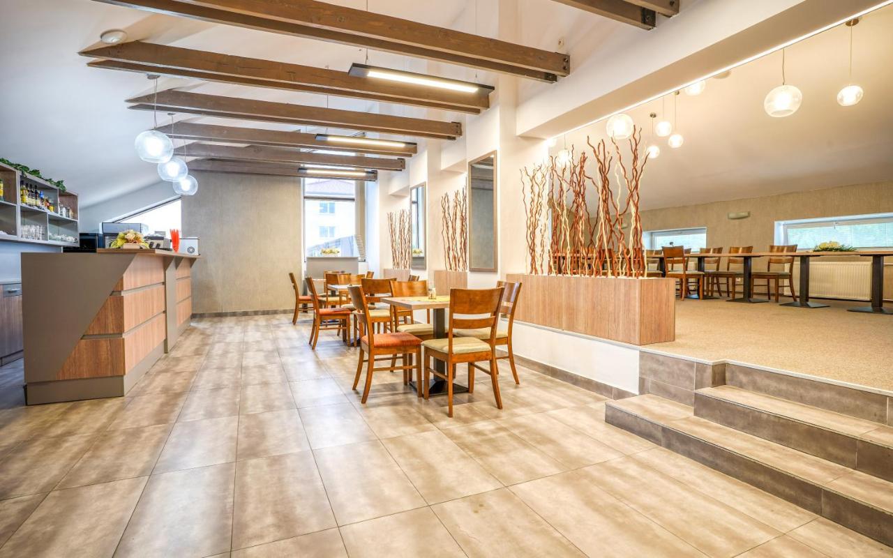 Hotel Dynamic Nova Dubnica Экстерьер фото